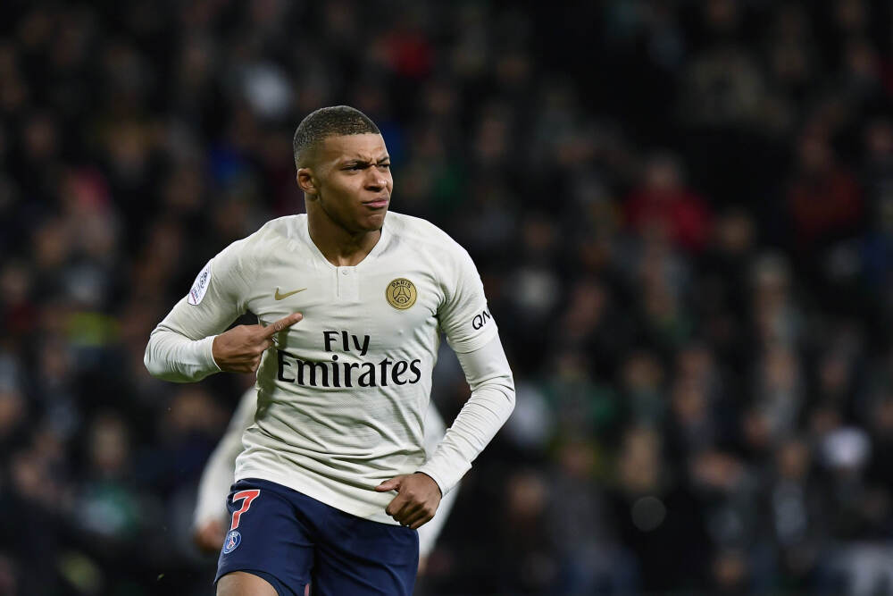 法国越南混血男模时尚圈混得风生水起！